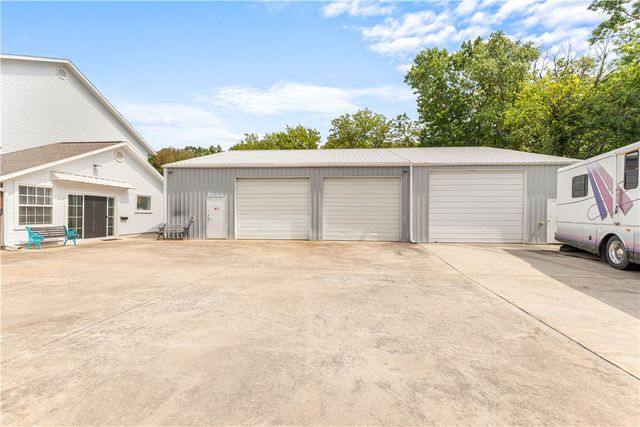 678 N Cato Springs Road, Fayetteville, AR 72701