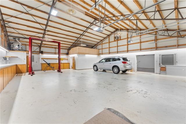 678 N Cato Springs Road, Fayetteville, AR 72701