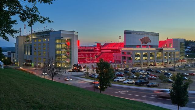 678 N Cato Springs Road, Fayetteville, AR 72701