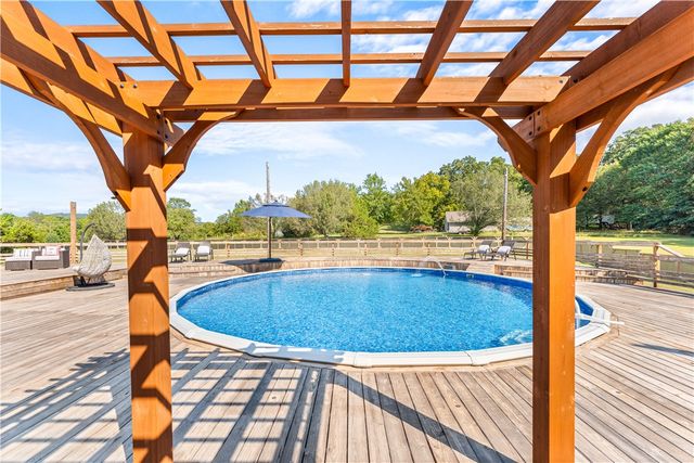 678 N Cato Springs Road, Fayetteville, AR 72701