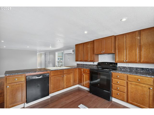 681 Sw CONCORD Way, Beaverton, OR 97006