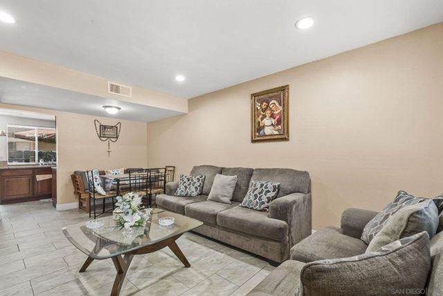 955 Amistad Pl C, El Cajon, CA 92019