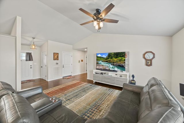 450 Golden Cir, Cookeville, TN 38506