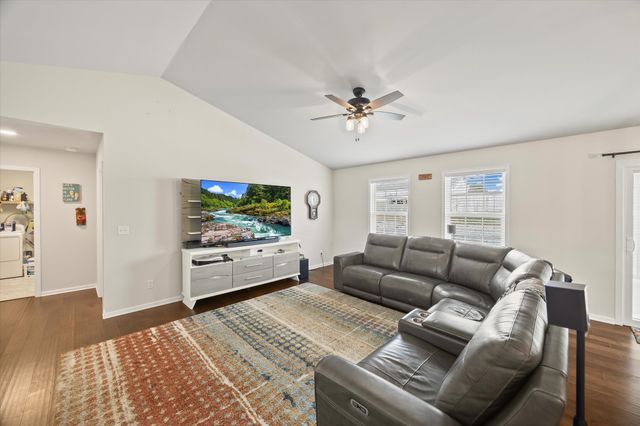 450 Golden Cir, Cookeville, TN 38506