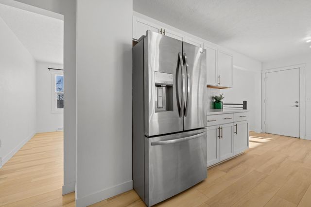 2304 8TH AVE NW, Minot, ND 58703