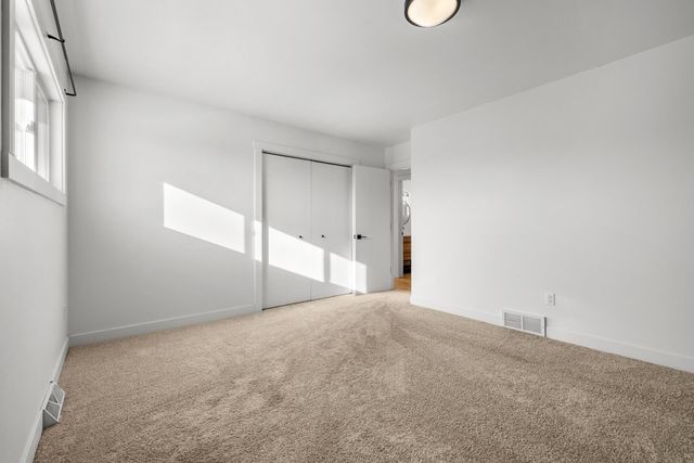 2304 8TH AVE NW, Minot, ND 58703