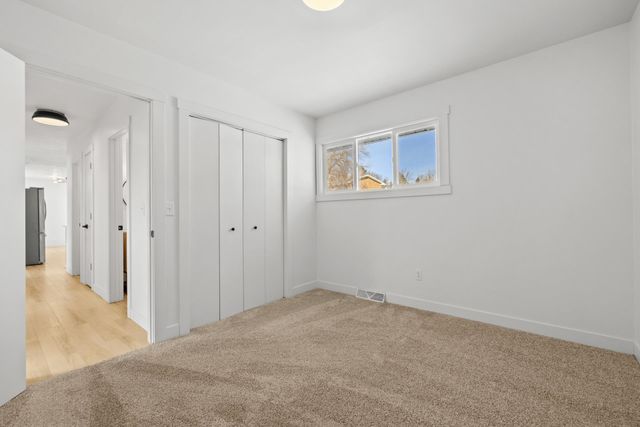 2304 8TH AVE NW, Minot, ND 58703