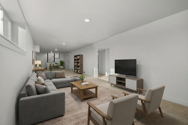 2304 8TH AVE NW, Minot, ND 58703