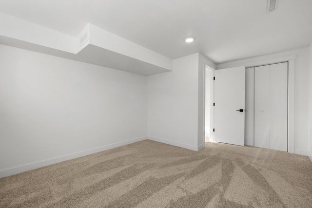 2304 8TH AVE NW, Minot, ND 58703