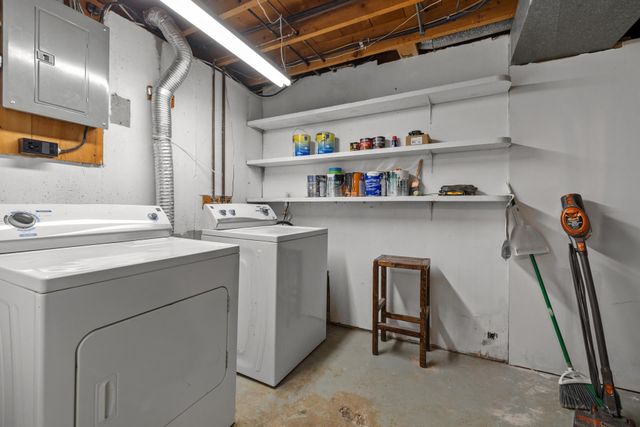 2304 8TH AVE NW, Minot, ND 58703