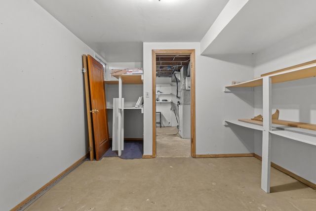 2304 8TH AVE NW, Minot, ND 58703