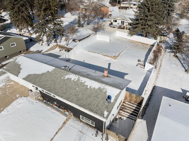 2304 8TH AVE NW, Minot, ND 58703