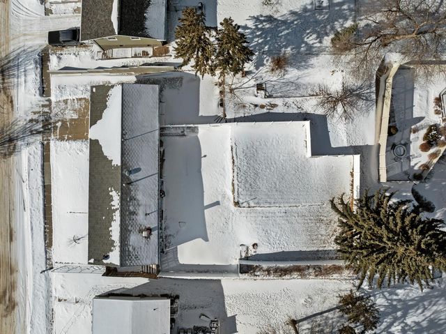 2304 8TH AVE NW, Minot, ND 58703