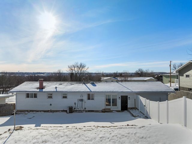 2304 8TH AVE NW, Minot, ND 58703