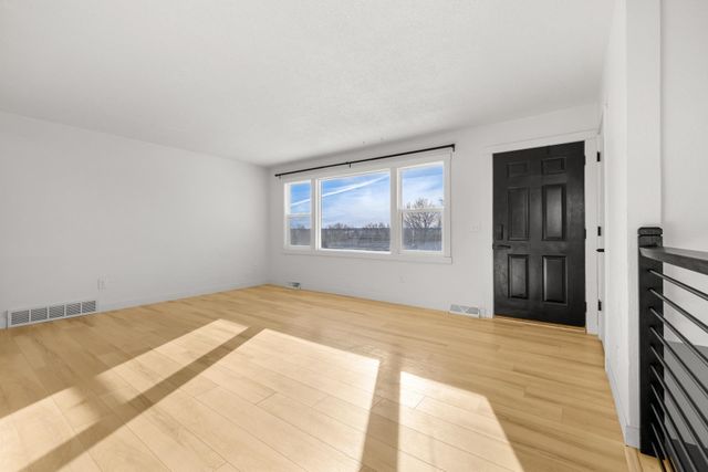 2304 8TH AVE NW, Minot, ND 58703