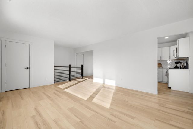 2304 8TH AVE NW, Minot, ND 58703