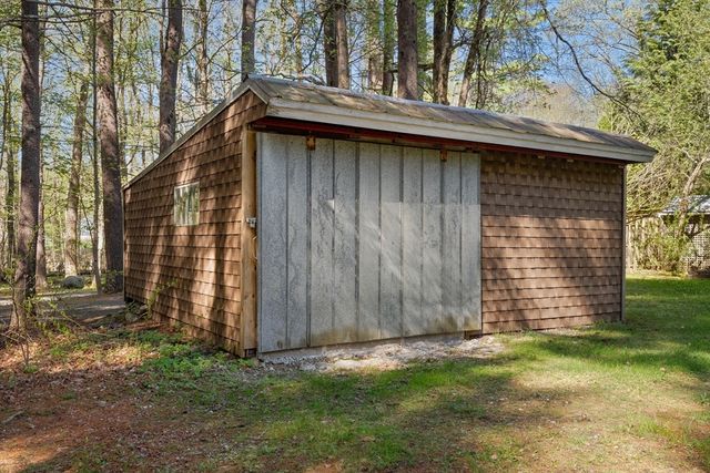 93 Hadley Rd, Merrimac, MA 01860