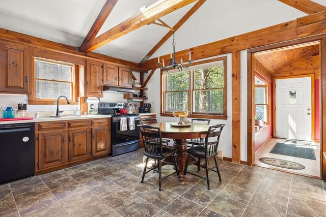 93 Hadley Rd, Merrimac, MA 01860