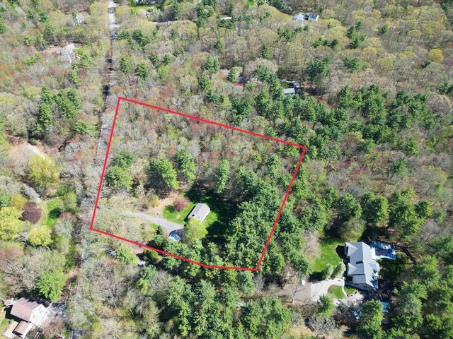 93 Hadley Rd, Merrimac, MA 01860