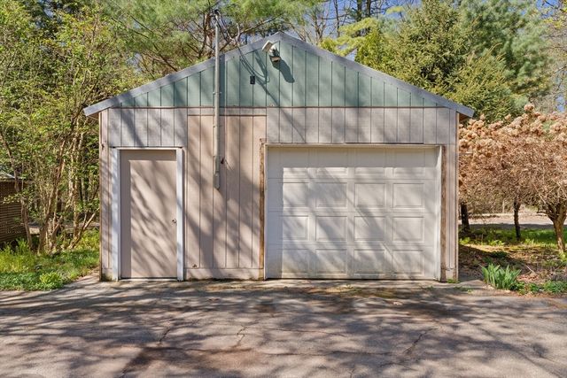 93 Hadley Rd, Merrimac, MA 01860