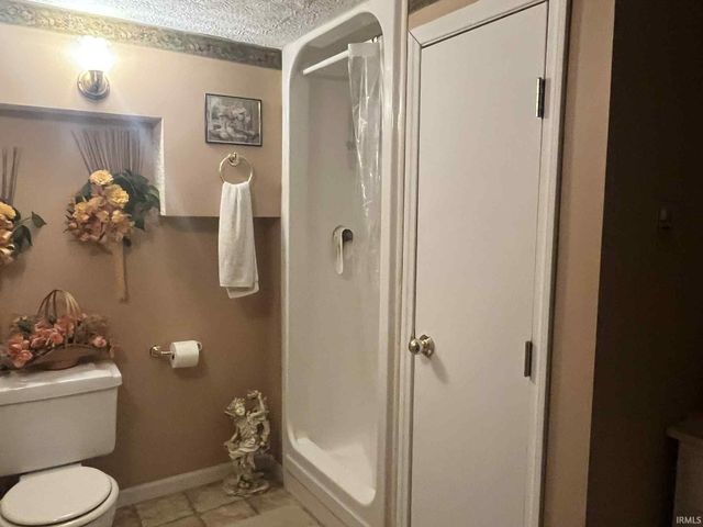 2462 Dixie Highway, Bedford, IN 47421