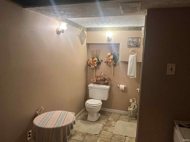 2462 Dixie Highway, Bedford, IN 47421