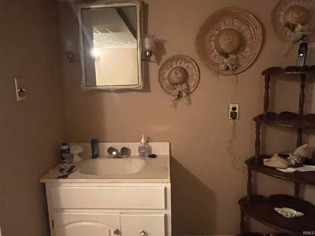 2462 Dixie Highway, Bedford, IN 47421