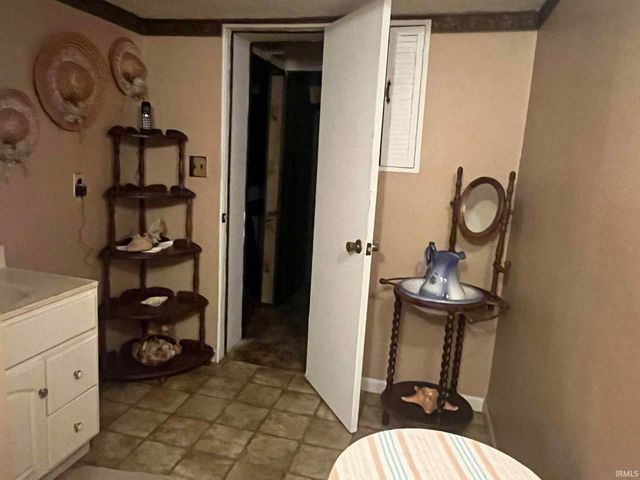 2462 Dixie Highway, Bedford, IN 47421