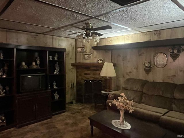 2462 Dixie Highway, Bedford, IN 47421