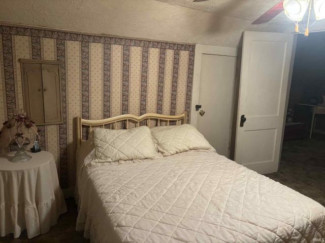 2462 Dixie Highway, Bedford, IN 47421