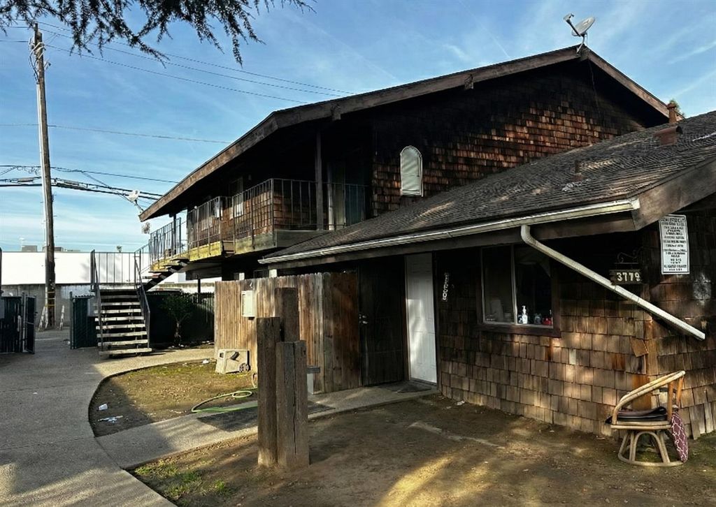 Image 6 of property listing at 3769 N Abby Street, Fresno, CA 93726