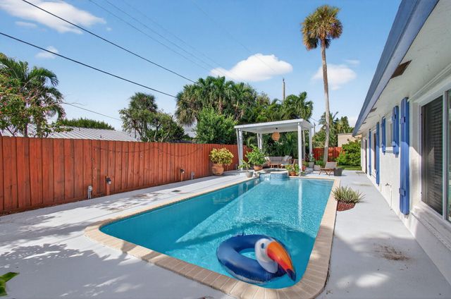 802 Mallard Drive, Delray Beach, FL 33444