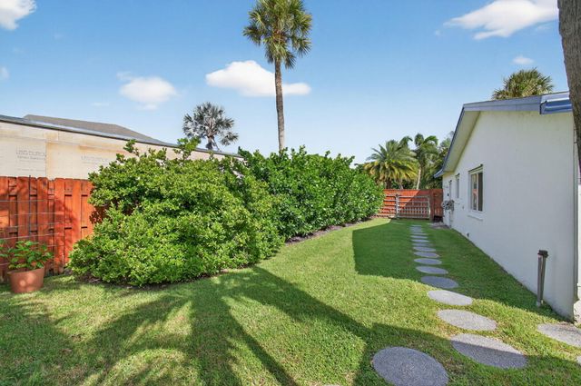 802 Mallard Drive, Delray Beach, FL 33444