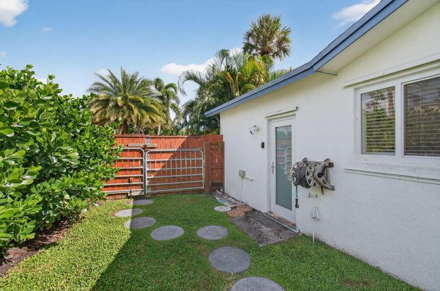 802 Mallard Drive, Delray Beach, FL 33444