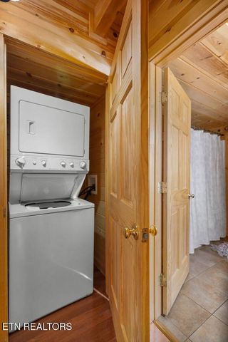 923 Pine Cove Way, Gatlinburg, TN 37738