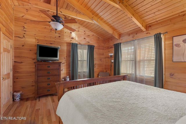 923 Pine Cove Way, Gatlinburg, TN 37738