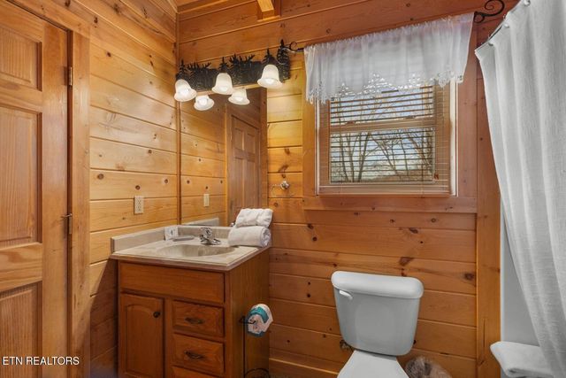 923 Pine Cove Way, Gatlinburg, TN 37738