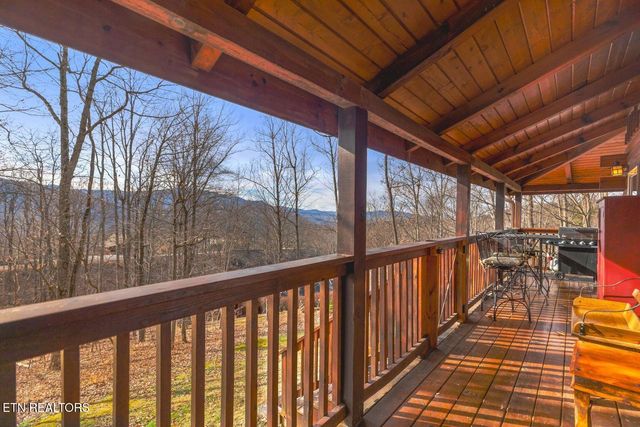 923 Pine Cove Way, Gatlinburg, TN 37738