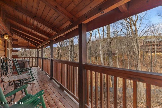 923 Pine Cove Way, Gatlinburg, TN 37738