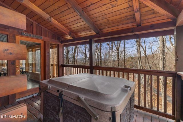 923 Pine Cove Way, Gatlinburg, TN 37738
