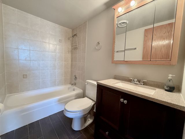 4600 N CUMBERLAND Avenue 101, Chicago, IL 60656