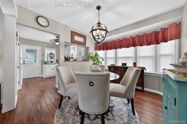 1430 Benvenue Street, Sylvan Lake, MI 48320