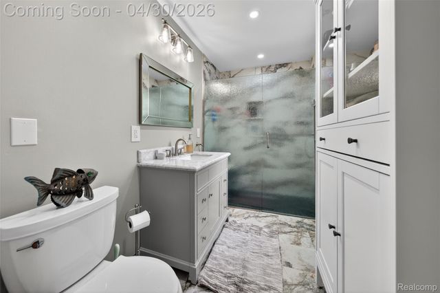 1430 Benvenue Street, Sylvan Lake, MI 48320