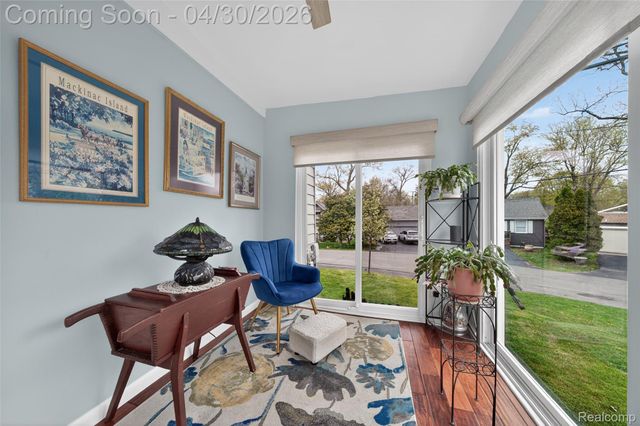 1430 Benvenue Street, Sylvan Lake, MI 48320