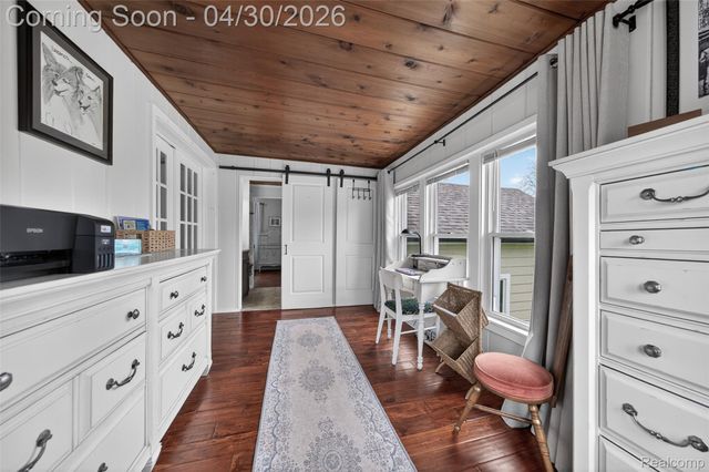 1430 Benvenue Street, Sylvan Lake, MI 48320