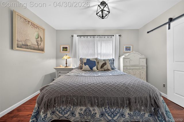 1430 Benvenue Street, Sylvan Lake, MI 48320