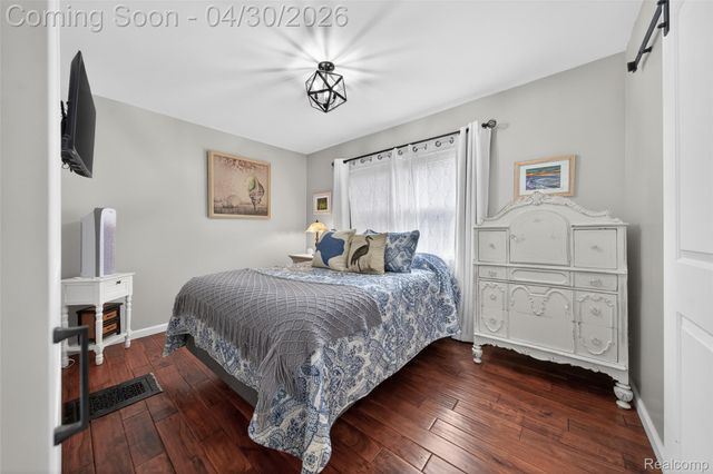 1430 Benvenue Street, Sylvan Lake, MI 48320