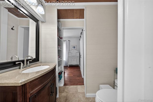 1430 Benvenue Street, Sylvan Lake, MI 48320