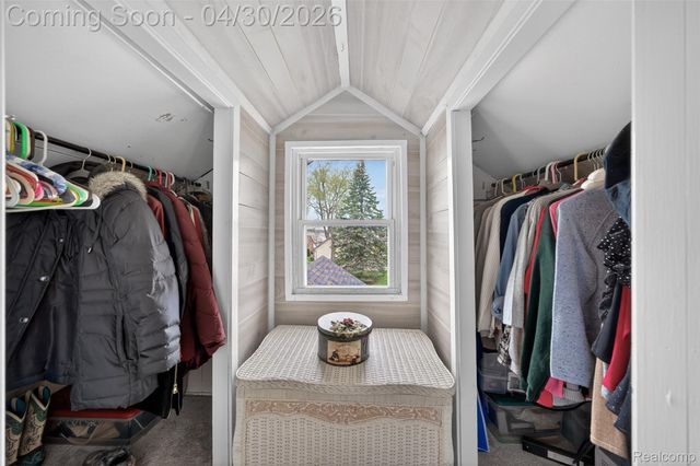 1430 Benvenue Street, Sylvan Lake, MI 48320