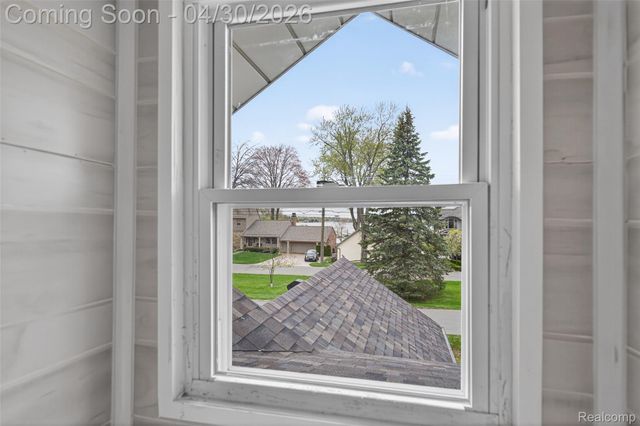 1430 Benvenue Street, Sylvan Lake, MI 48320